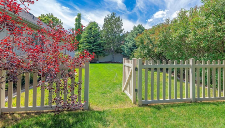 Fence gate installation services in Marietta